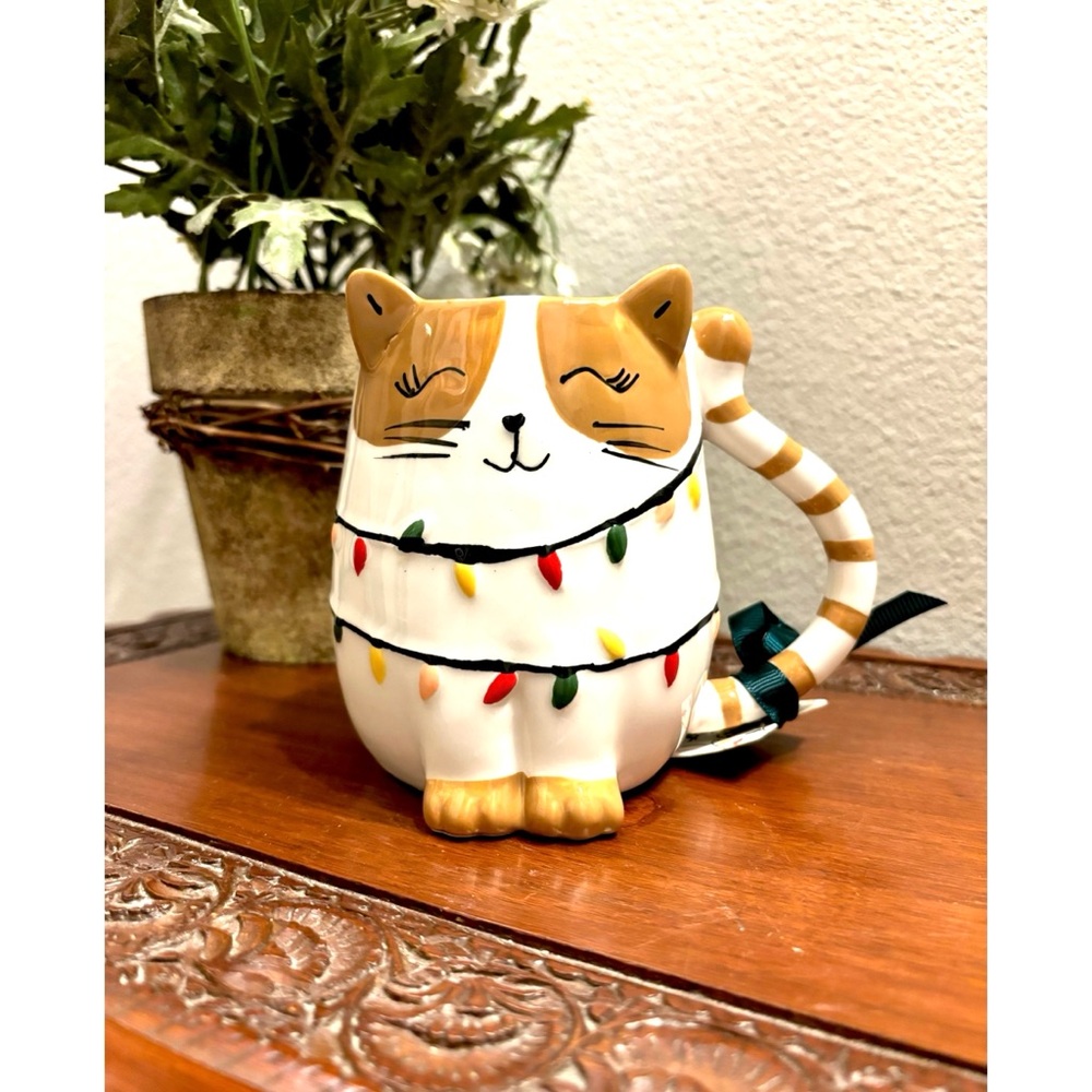 KAWAII FESTIVE CAT CHRISTMAS LIGHTS HOLIDAYS CERAMIC COFFEE MUG GIFT TIKTOK HTF